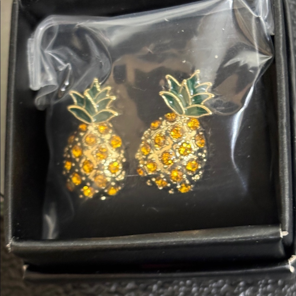 Avon NIB Pineapple Shaped Earrings with Yellow and Green Accents
